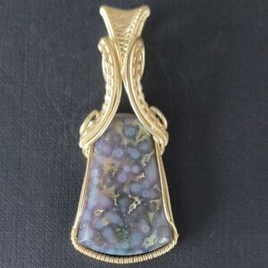 Elegant Gold and Purple Pendant